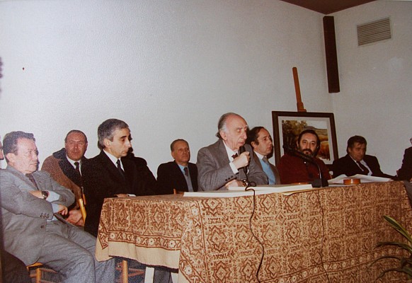 premi di poesia-artevisiva e di poesia A.Semino edizione 1980:premiazione. Da sinistra:E.Carbone,presidente ass. <A Cumpagna>-Giorgio Agnoletto-il poeta Ghiglione-il critico lett. De Nicola-il poeta Bruno Rombi.