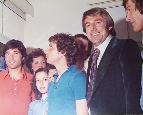noti personaggi che hanno frequentato la Galleria. Da sinistra: Arcoleo,Perotti,Leonardi e Bergamaschi,calciatori del Genoa